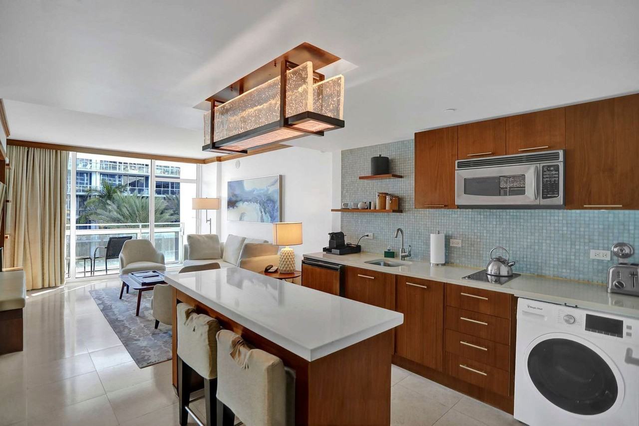 6801 Collins Ave #1286894P - Photo 2 of 9