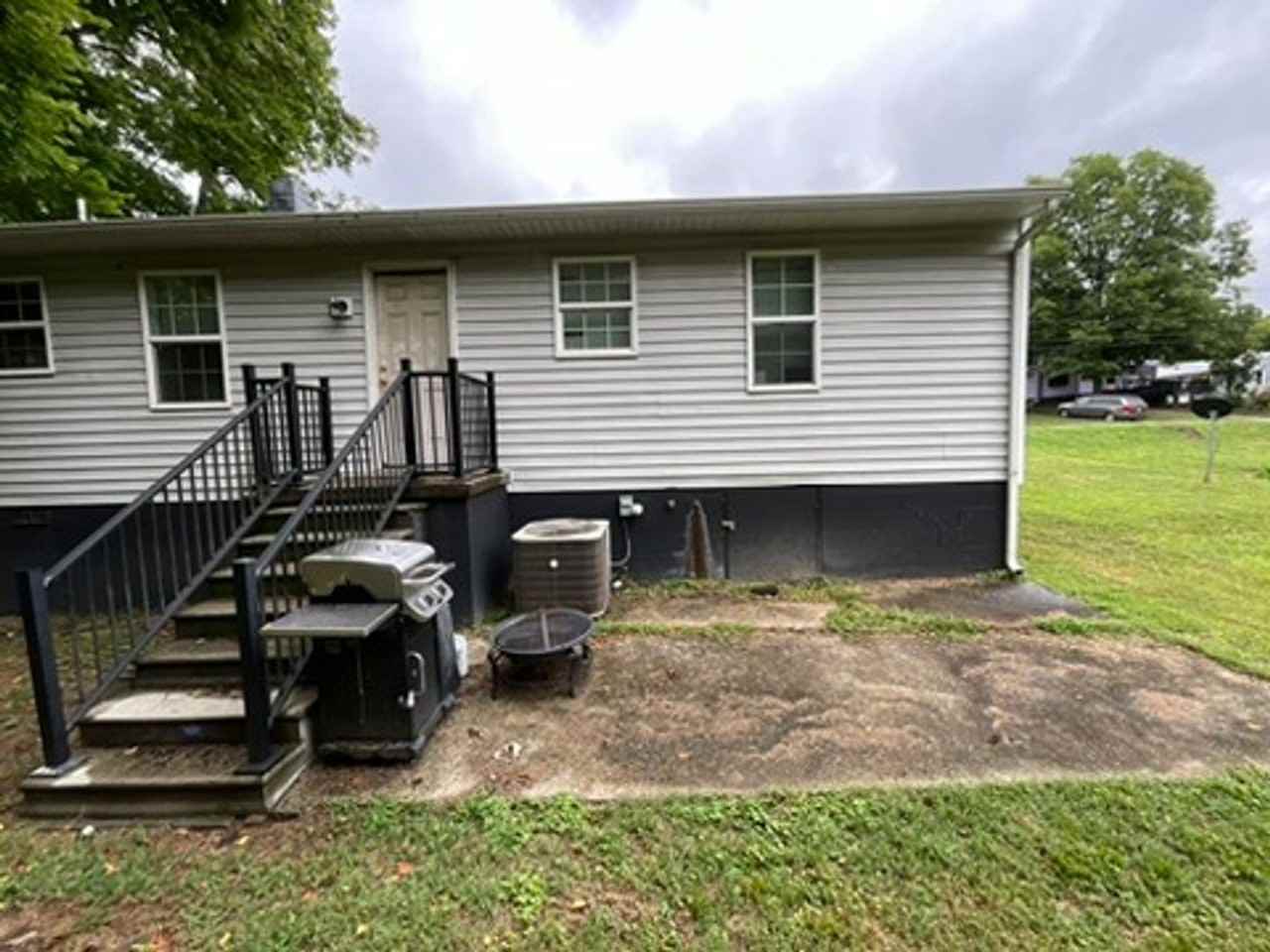 405 S Virginia St - Photo 2 of 8