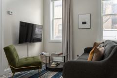 846 N Hermitage Ave - Photo 1 of 1