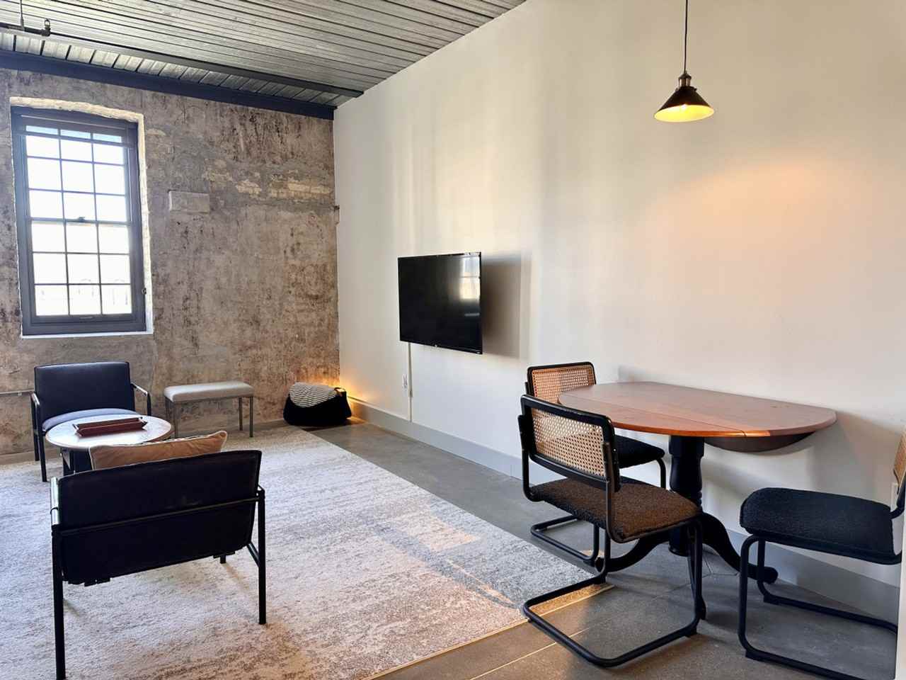 1009 W Juneau Ave #1378998P - Photo 3 of 26