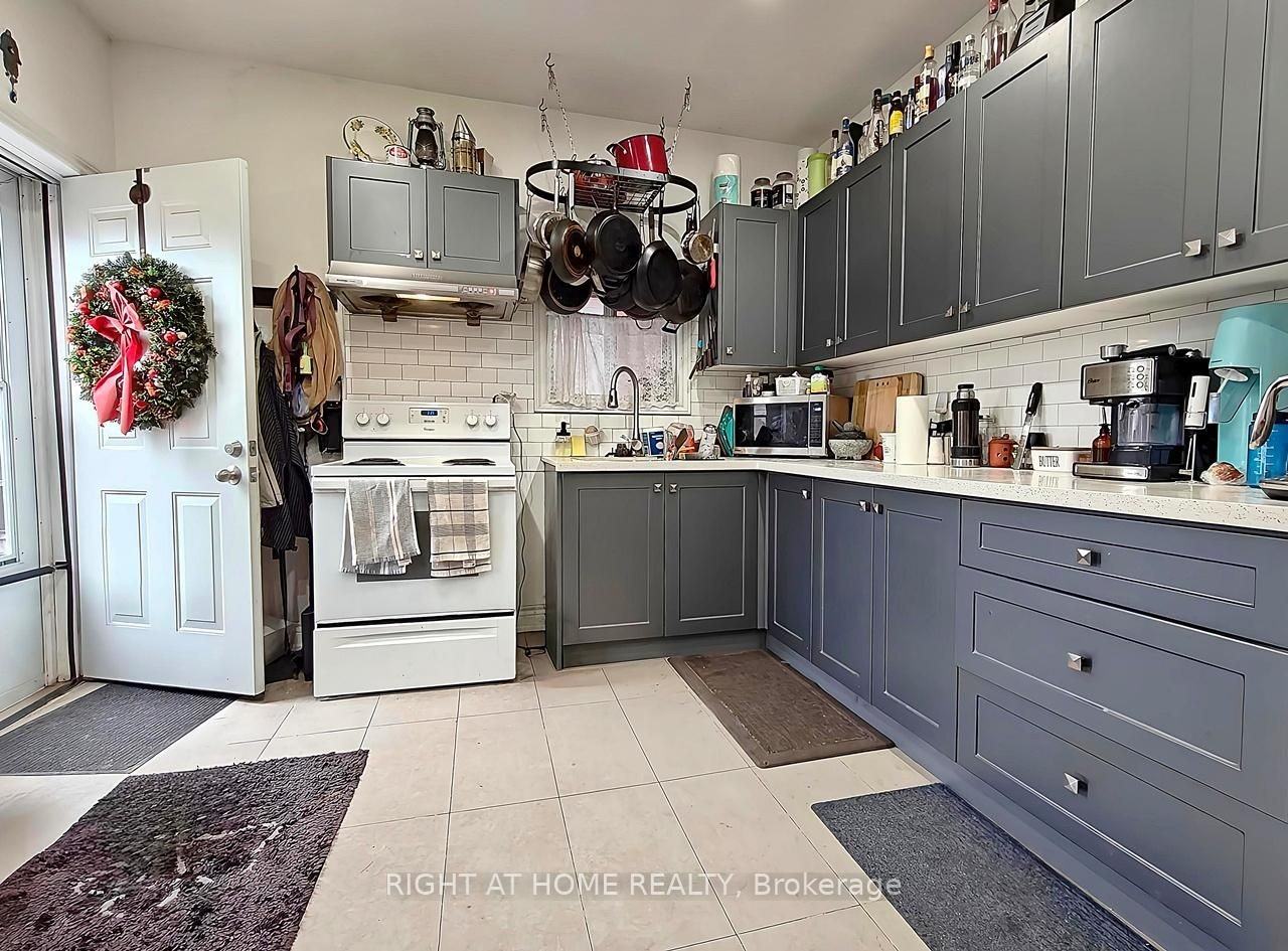 567 Ossington Avenue - Photo 5 of 22