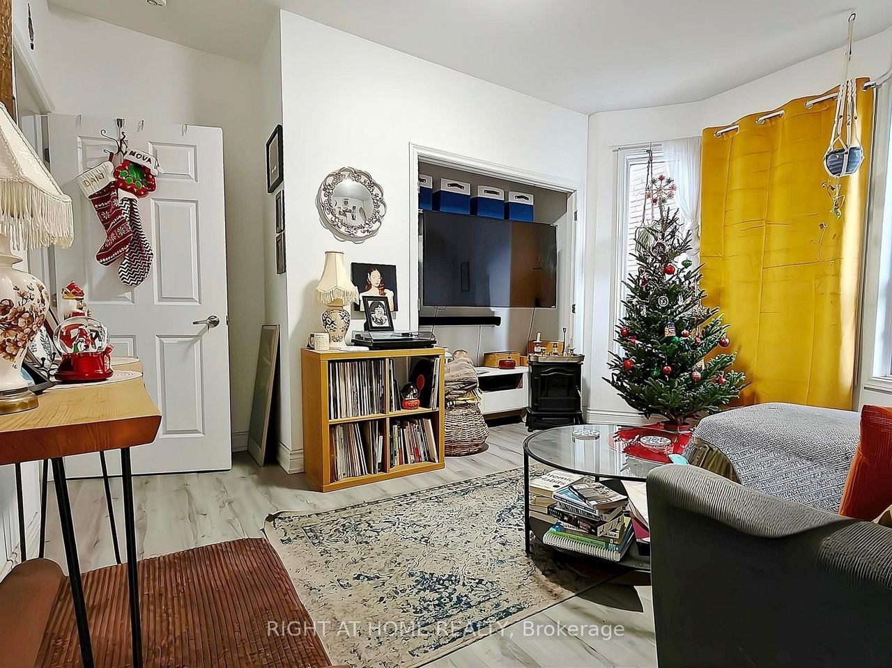 567 Ossington Avenue - Photo 4 of 22