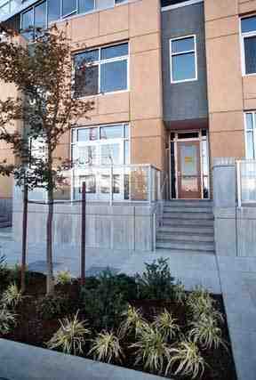 844 S Curry St - Photo 2 of 23
