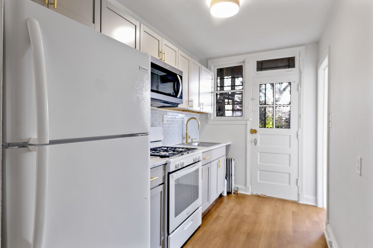 4348 Southern Ave Se #4 - Photo 3 of 9