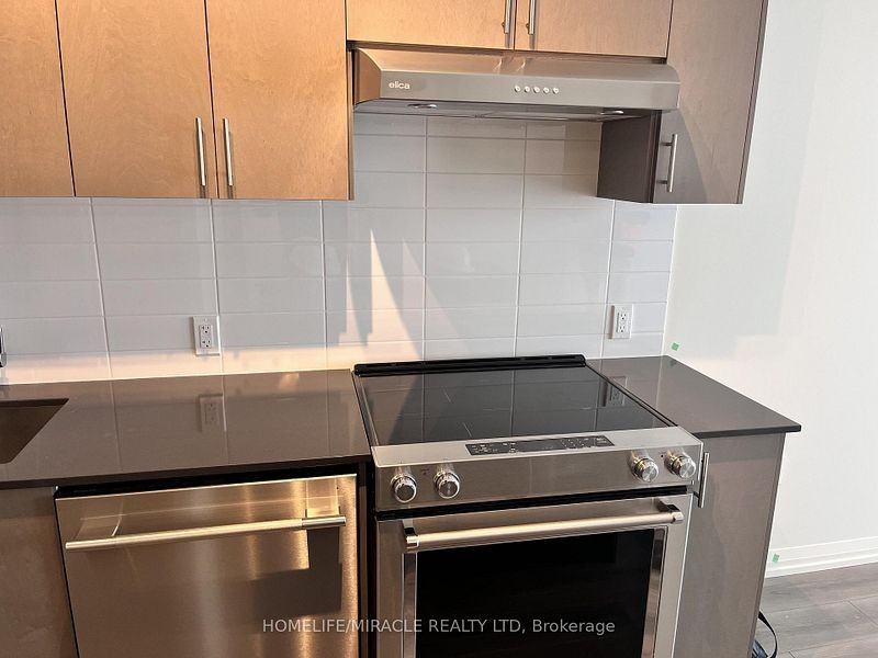 27 Korda Gate #1407 - Photo 4 of 11