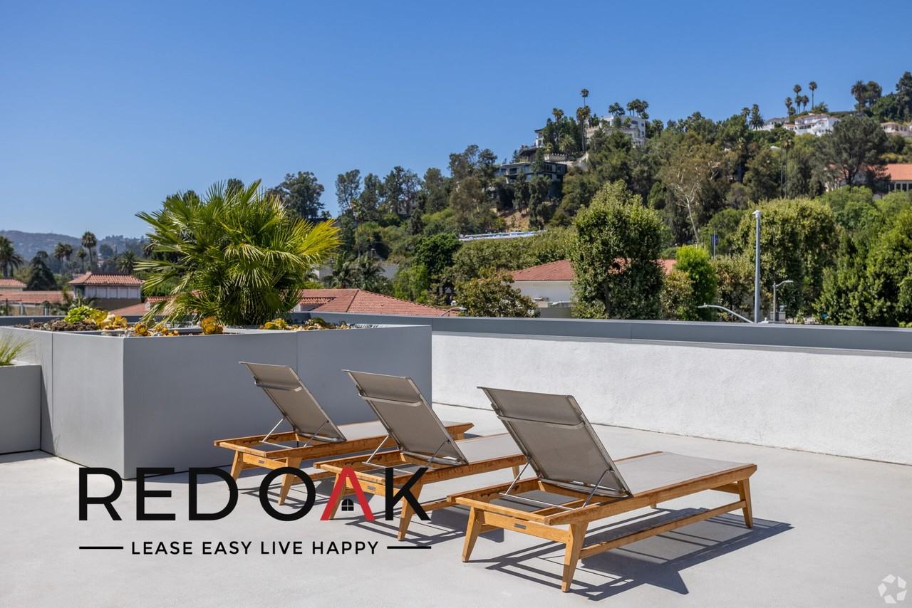 1860 N Western Ave #P10 - Photo 4 of 31