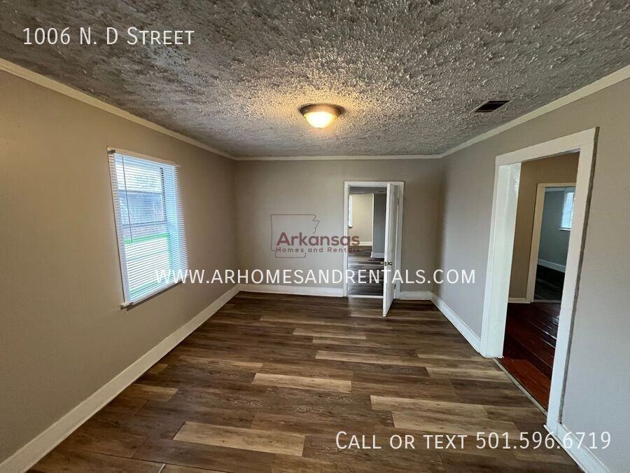 1006 N D St - Photo 3 of 9