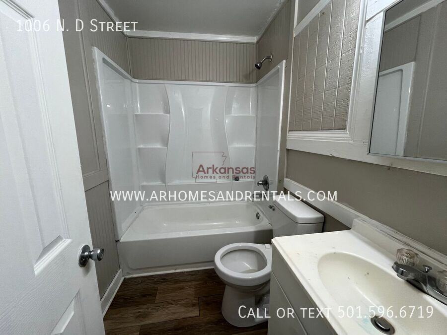 1006 N D St - Photo 6 of 9