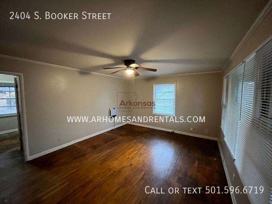 2404 Booker St - Photo 3 of 9