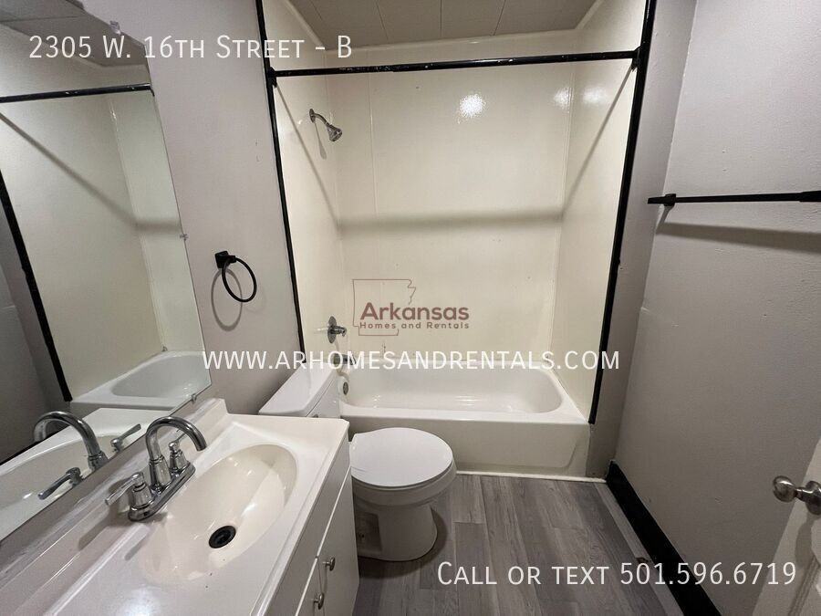 2305 W 16th St #B - Photo 6 of 8