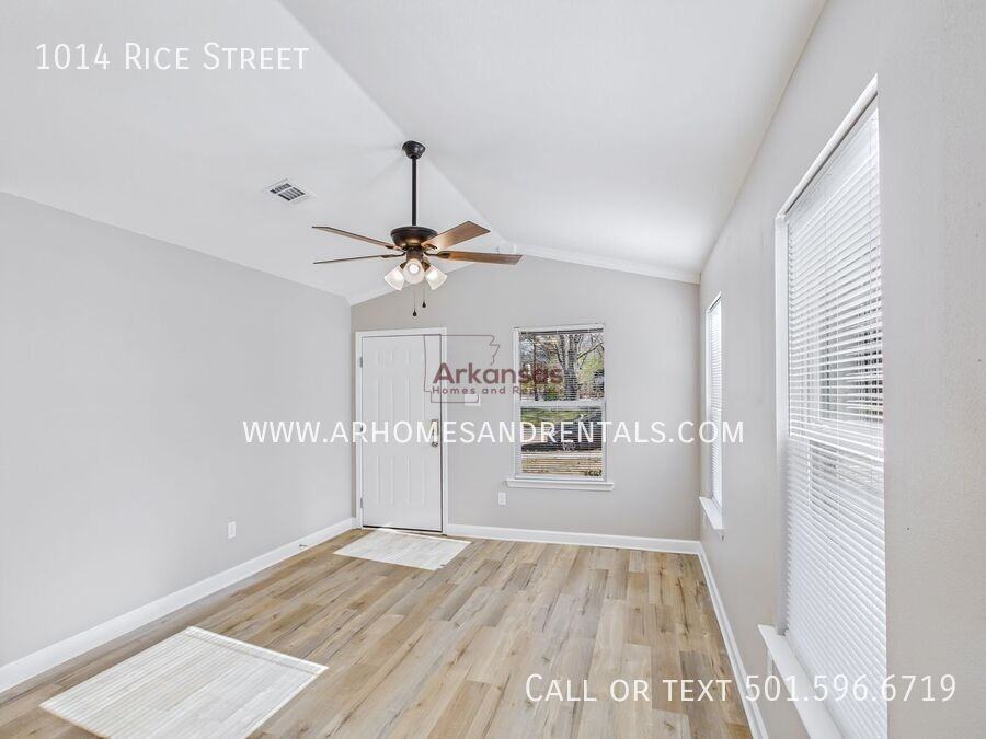 1014 Rice St - Photo 2 of 11