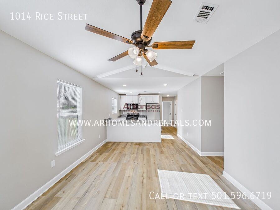 1014 Rice St - Photo 3 of 11