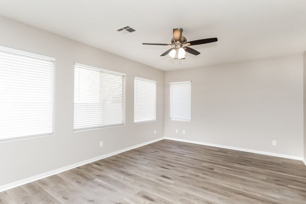 10843 Colour Magic St - Photo 4 of 17