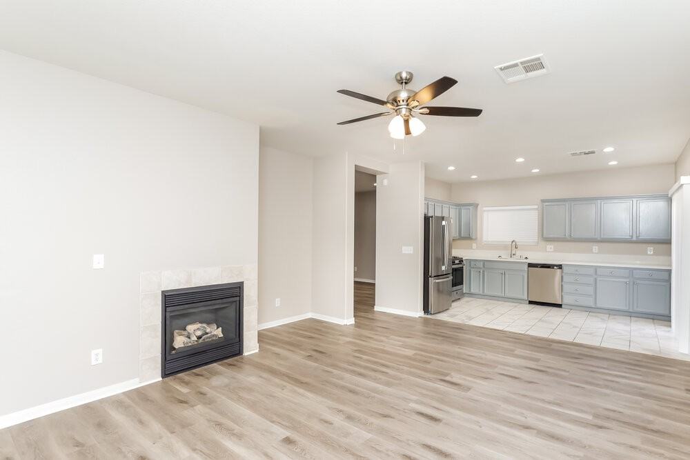 10843 Colour Magic St - Photo 5 of 17