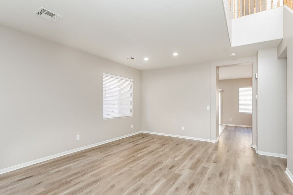 10843 Colour Magic St - Photo 7 of 17