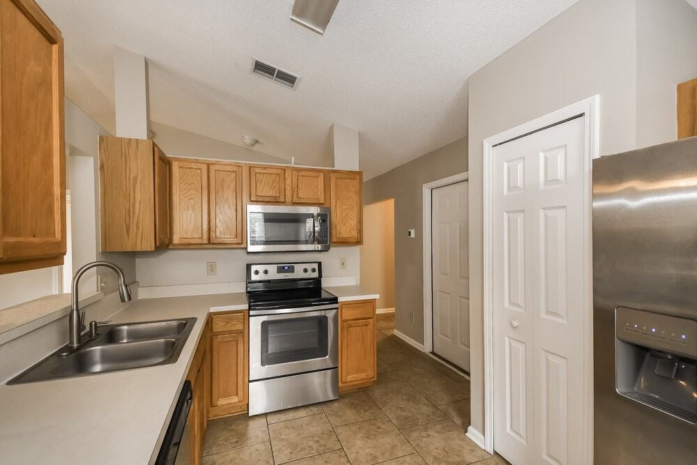 3292 Talisman Dr - Photo 6 of 16