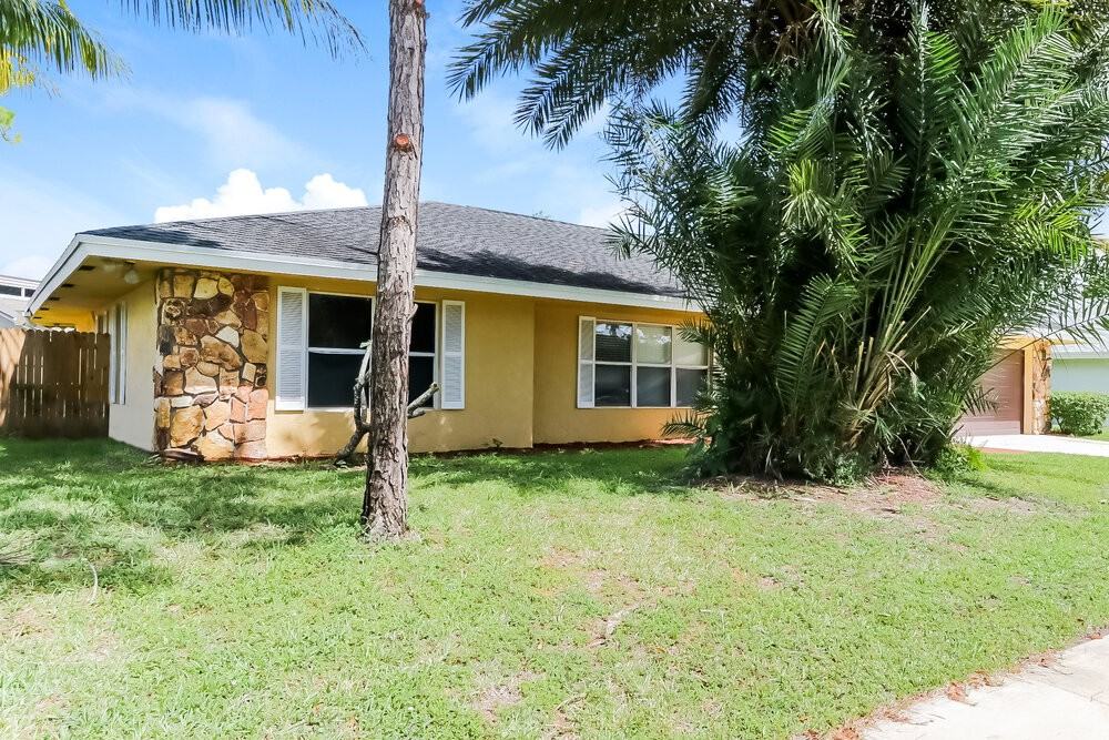 579 Azure Ave - Photo 3 of 16