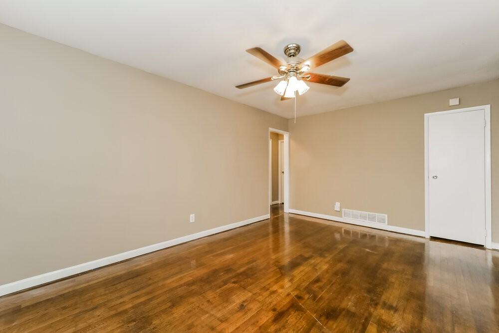 6237 Continental Cir - Photo 4 of 25