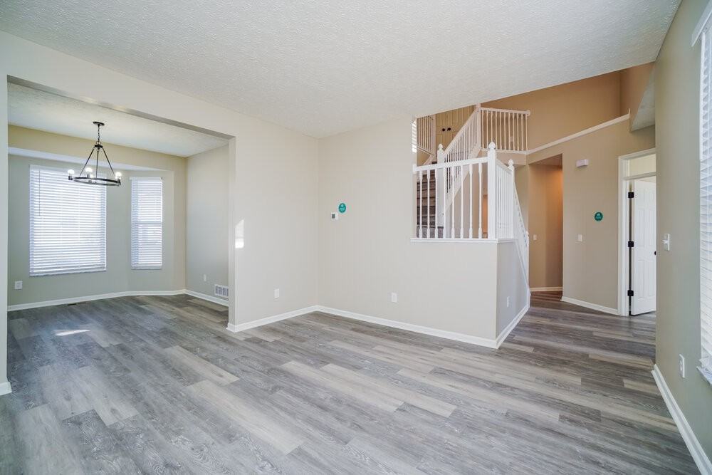 925 Mahle Dr - Photo 5 of 18