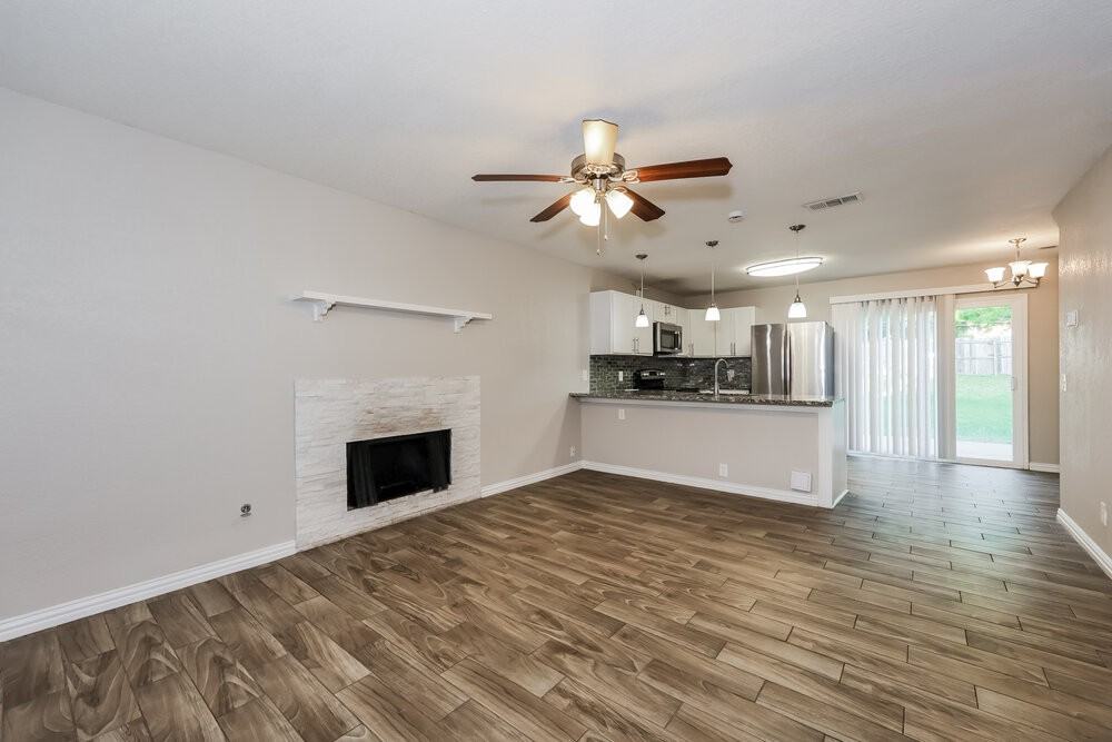 1820 Berkeley Dr - Photo 5 of 17