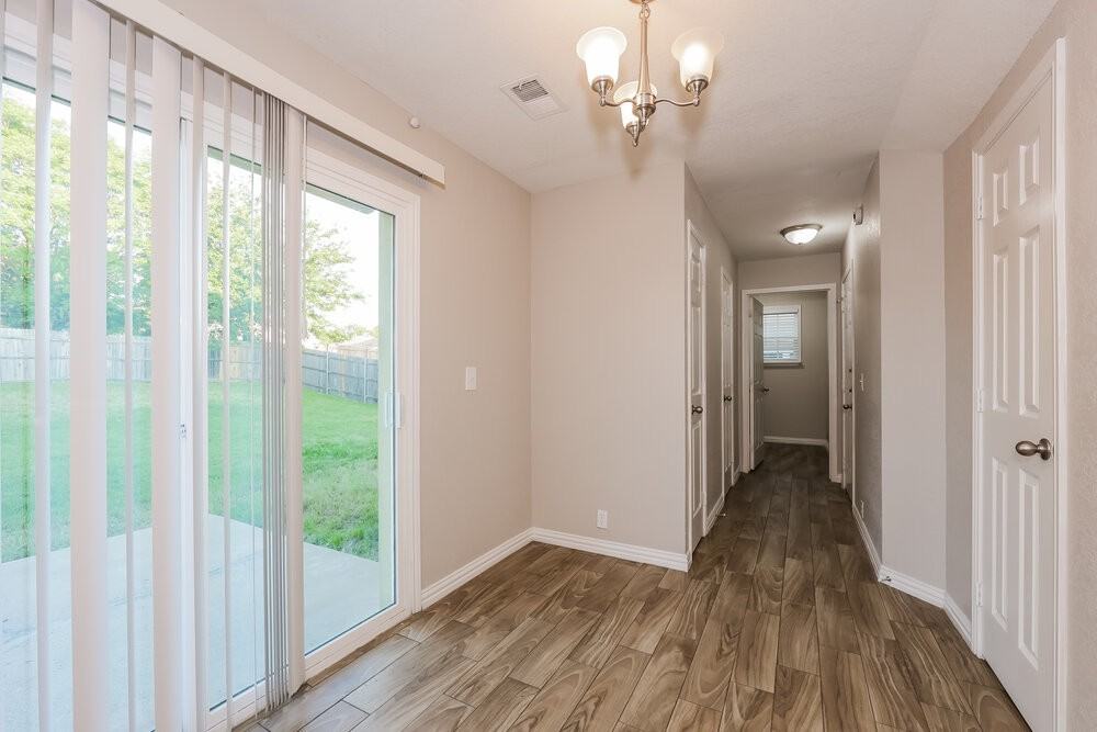 1820 Berkeley Dr - Photo 6 of 17