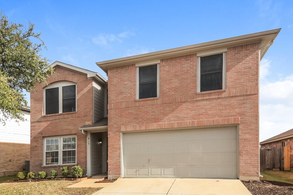 813 Post Oak Trl - Photo 4 of 17