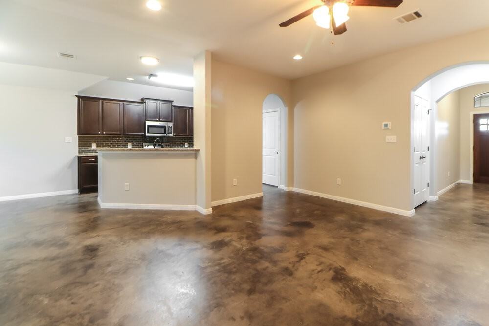 701 Algerita Dr - Photo 6 of 17