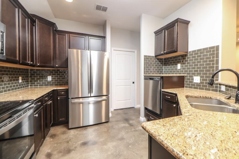 701 Algerita Dr - Photo 7 of 17