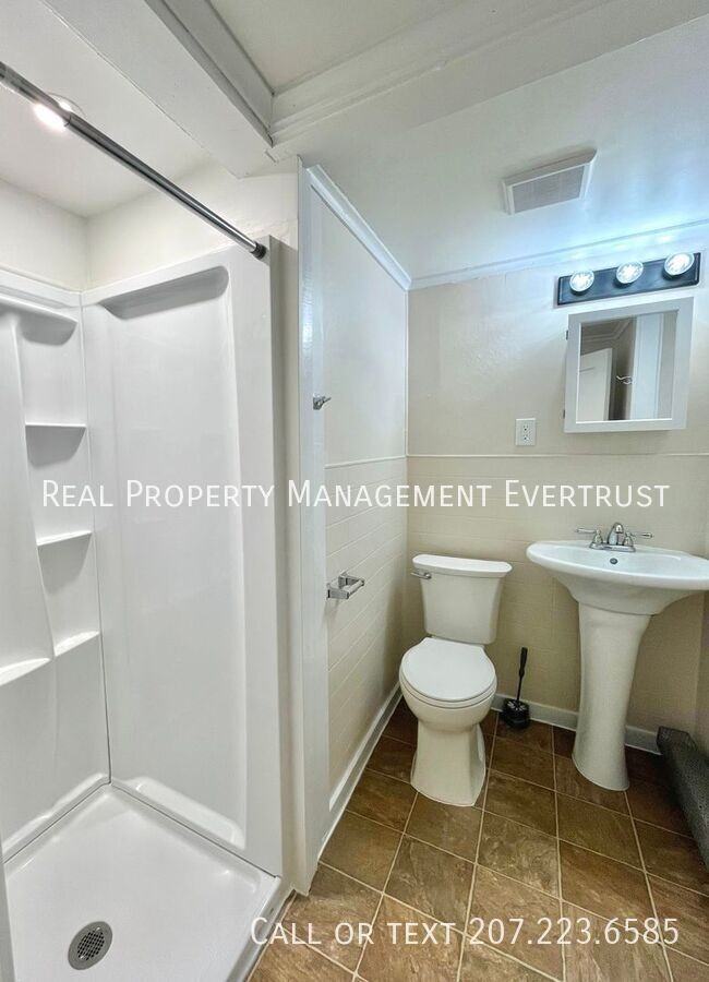 100 Main St #B - Photo 4 of 8