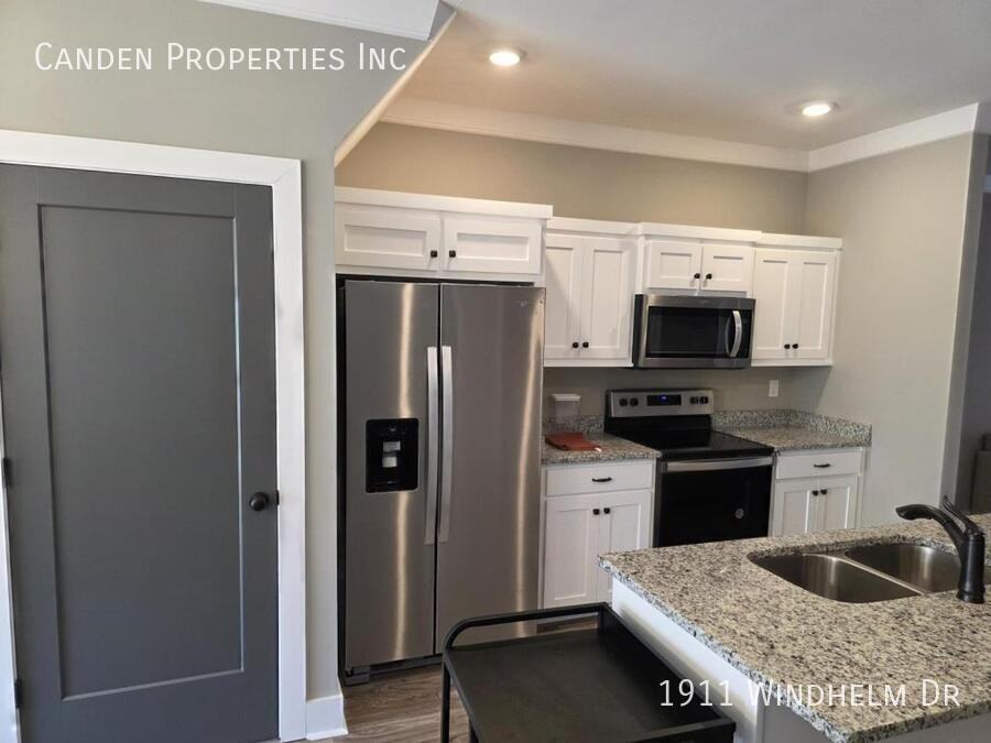 1911 Windhelm Dr - Photo 4 of 17