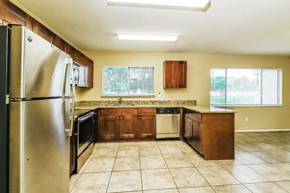 2396 Roxbury Cir - Photo 5 of 15