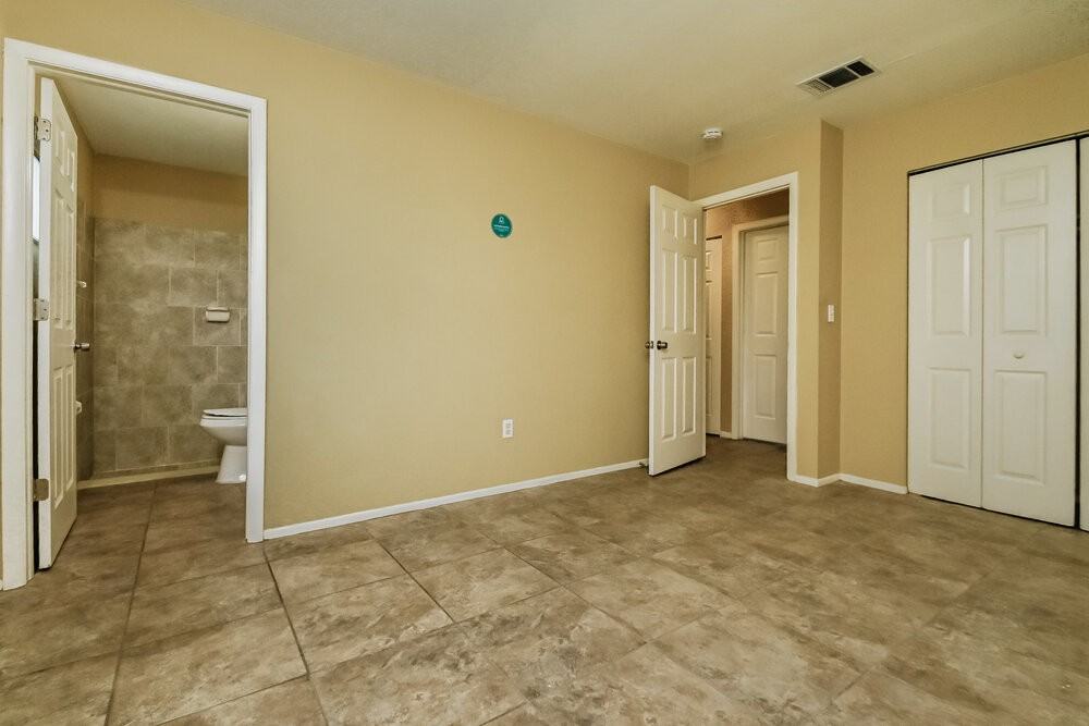 2396 Roxbury Cir - Photo 7 of 15