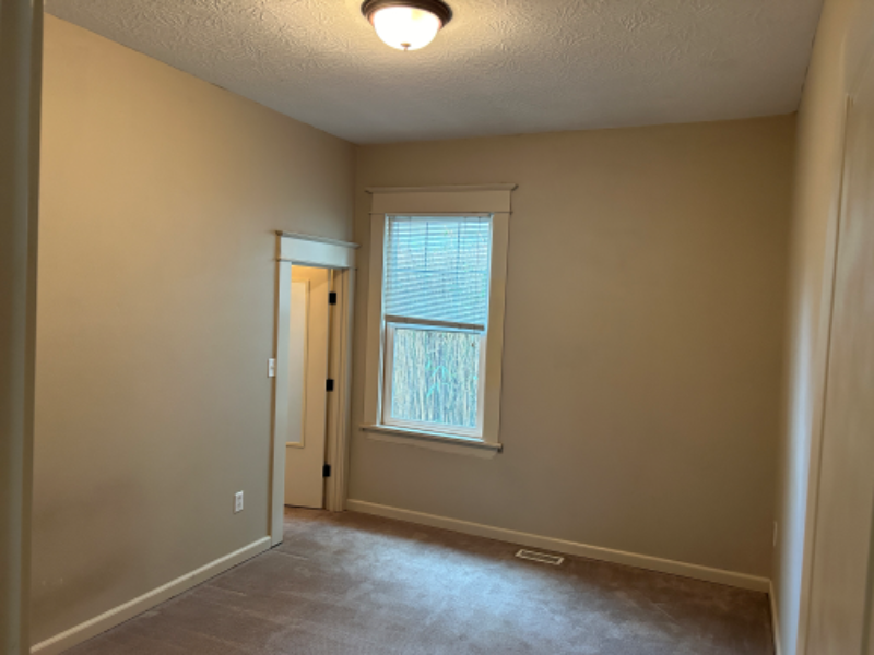 3642 Se 27th Ave - Photo 5 of 6