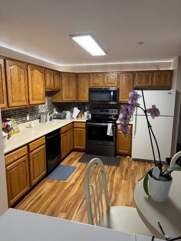 130 Endicott St N - Photo 5 of 10