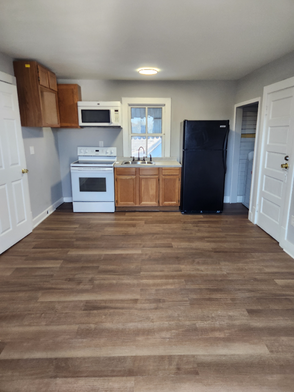 620 Maple Ave #102 - Photo 2 of 5