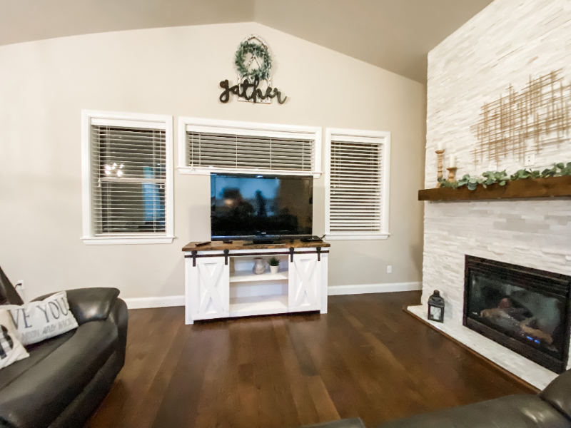 514 N Vandries Way - Photo 3 of 20