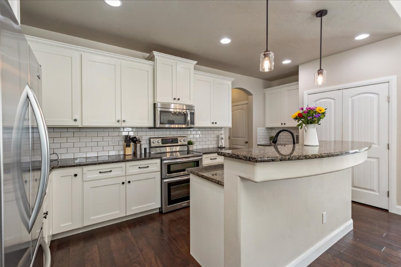 514 N Vandries Way - Photo 7 of 20