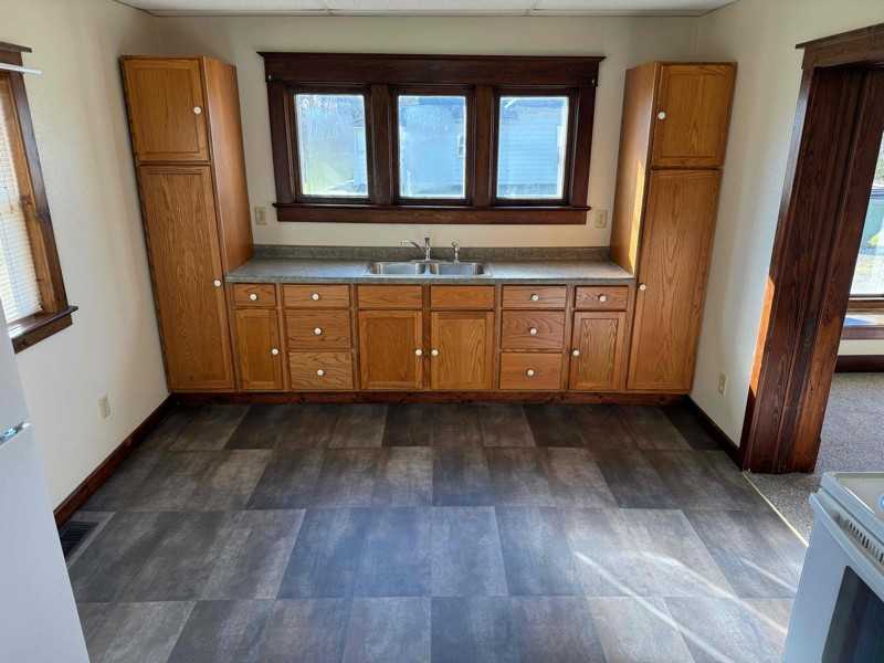 700 S Main St - Photo 3 of 5