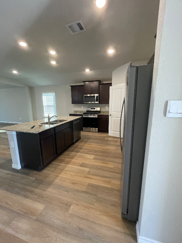 1700 Robinson Dr - Photo 7 of 34