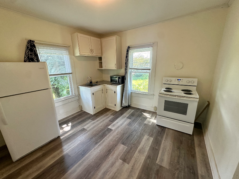 420 Greensboro St #B - Photo 3 of 4