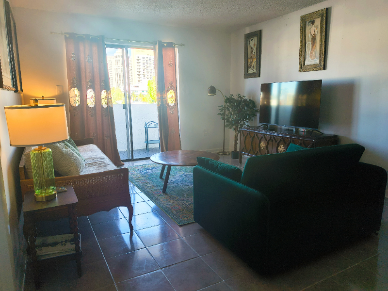 1418 Collins Ave #403 - Photo 3 of 10