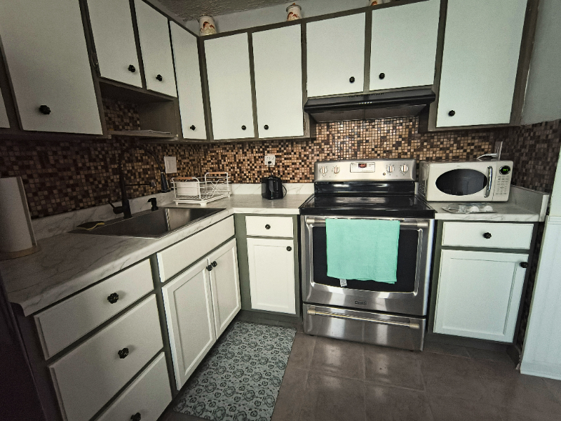 1418 Collins Ave #403 - Photo 5 of 10