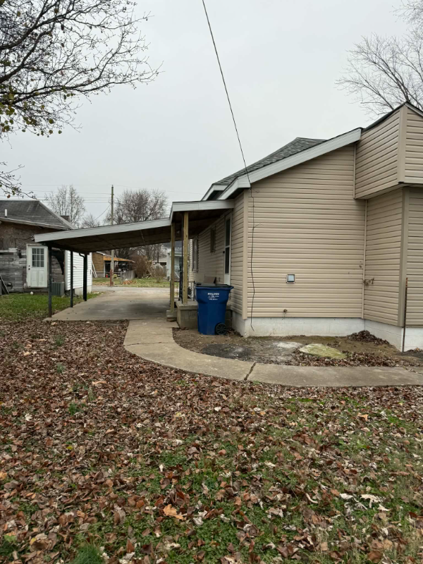 313 E 4th St - Photo 3 of 18