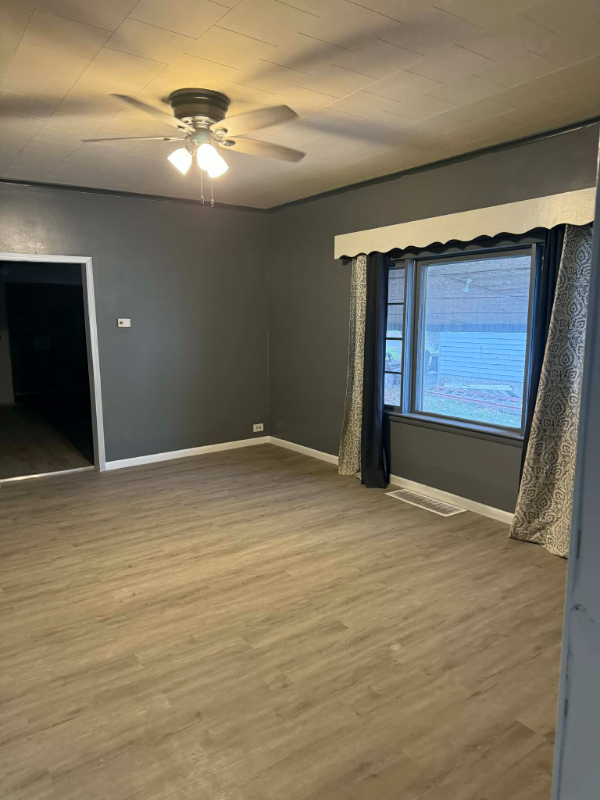 313 E 4th St - Photo 7 of 18