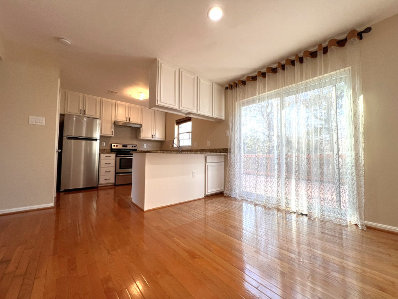 9894 Burke Pond Ct - Photo 2 of 12