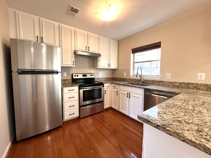 9894 Burke Pond Ct - Photo 3 of 12