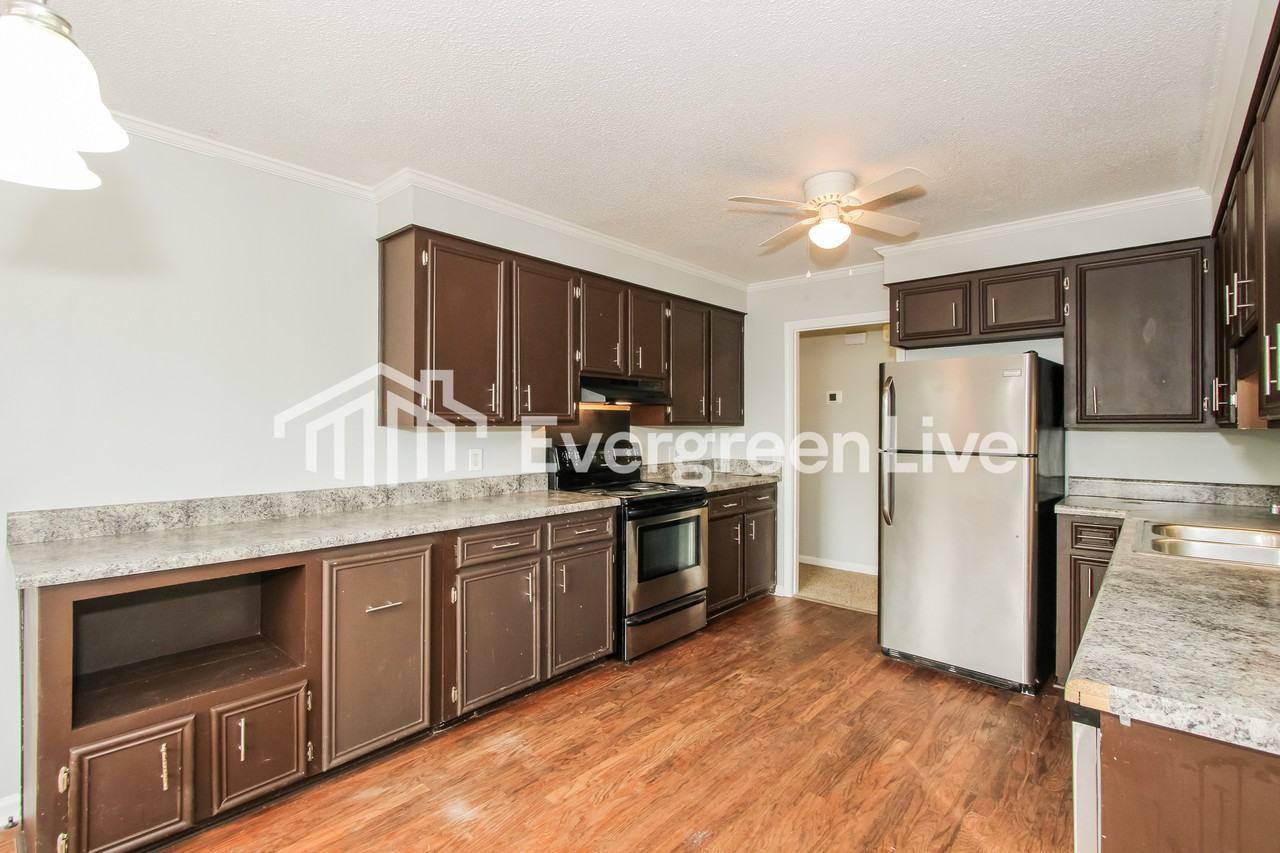 213 Andover Cir - Photo 4 of 15