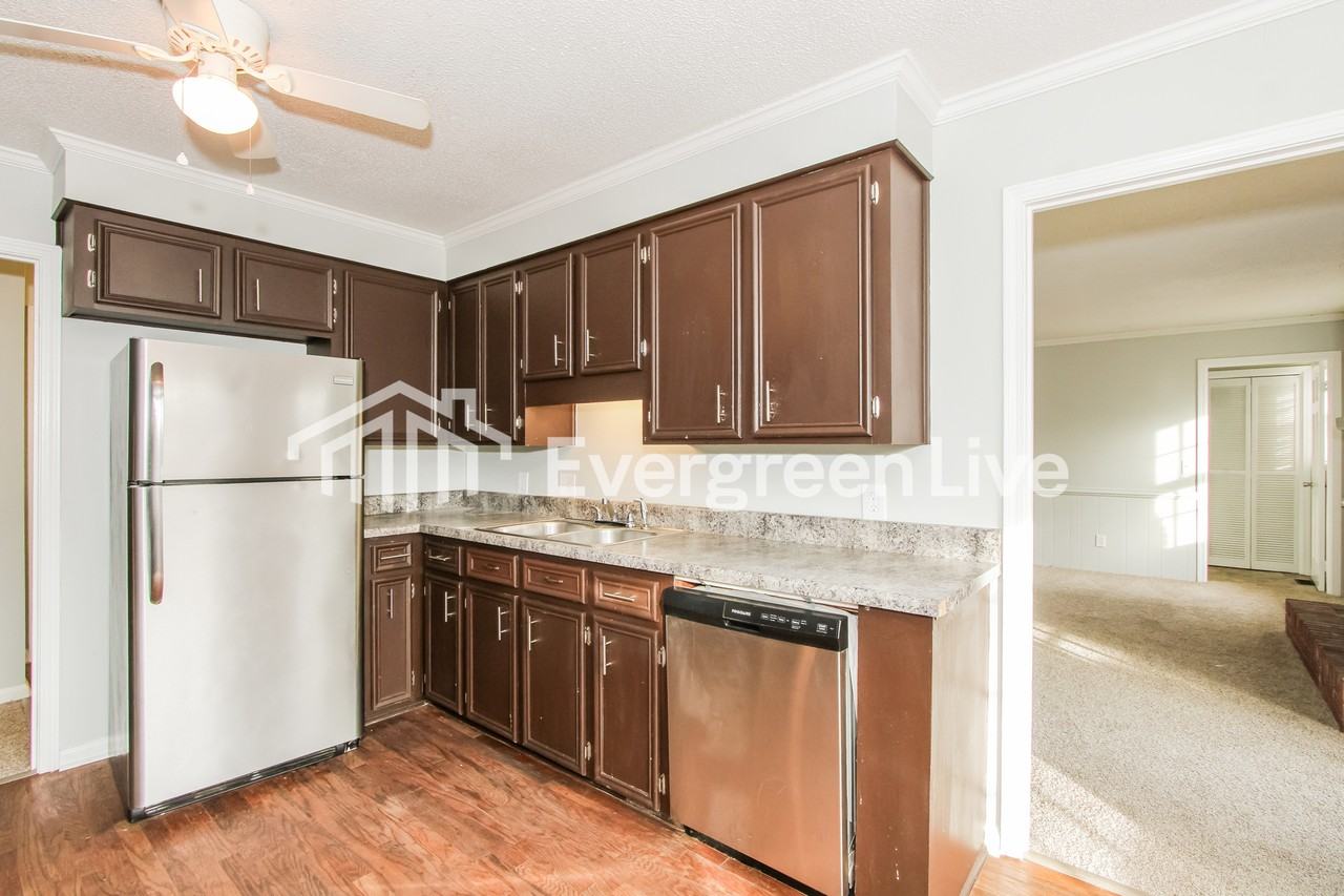 213 Andover Cir - Photo 5 of 15