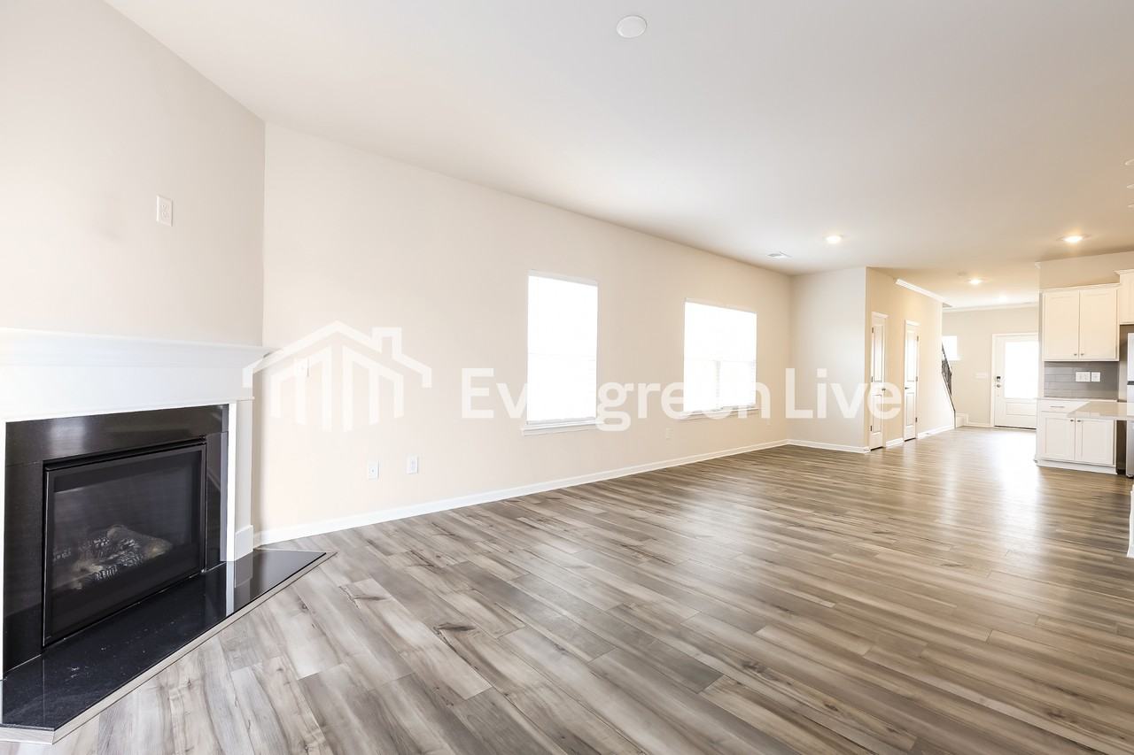 411 Lees Corner Ln - Photo 4 of 15