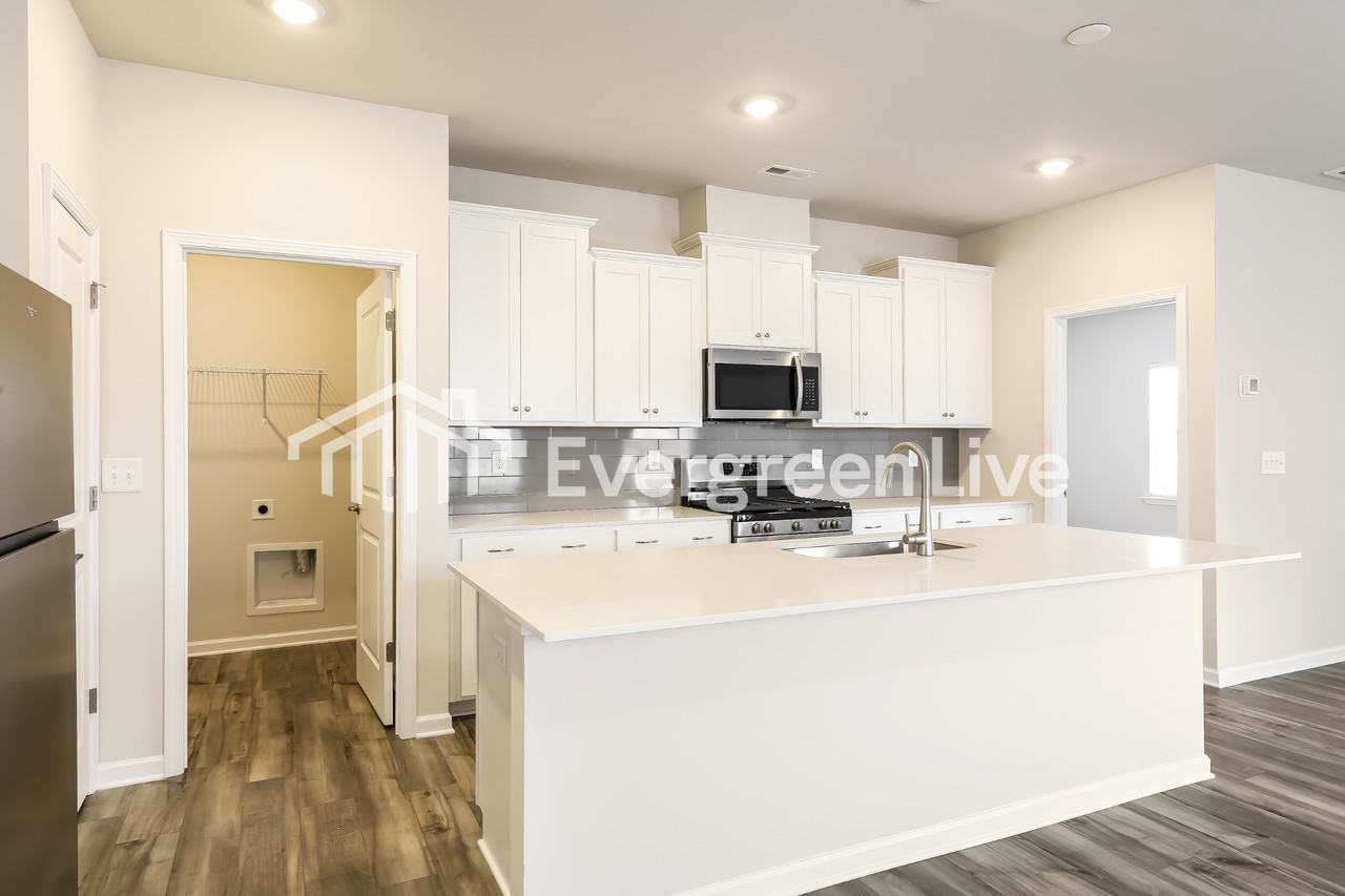 411 Lees Corner Ln - Photo 5 of 15